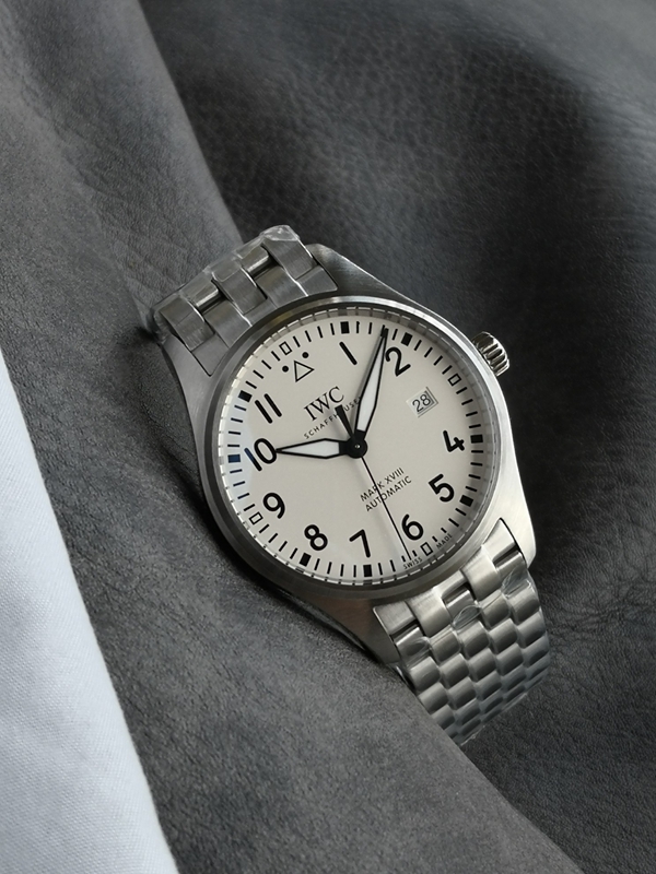 アイ・ダブリュー・シー背面デザイン